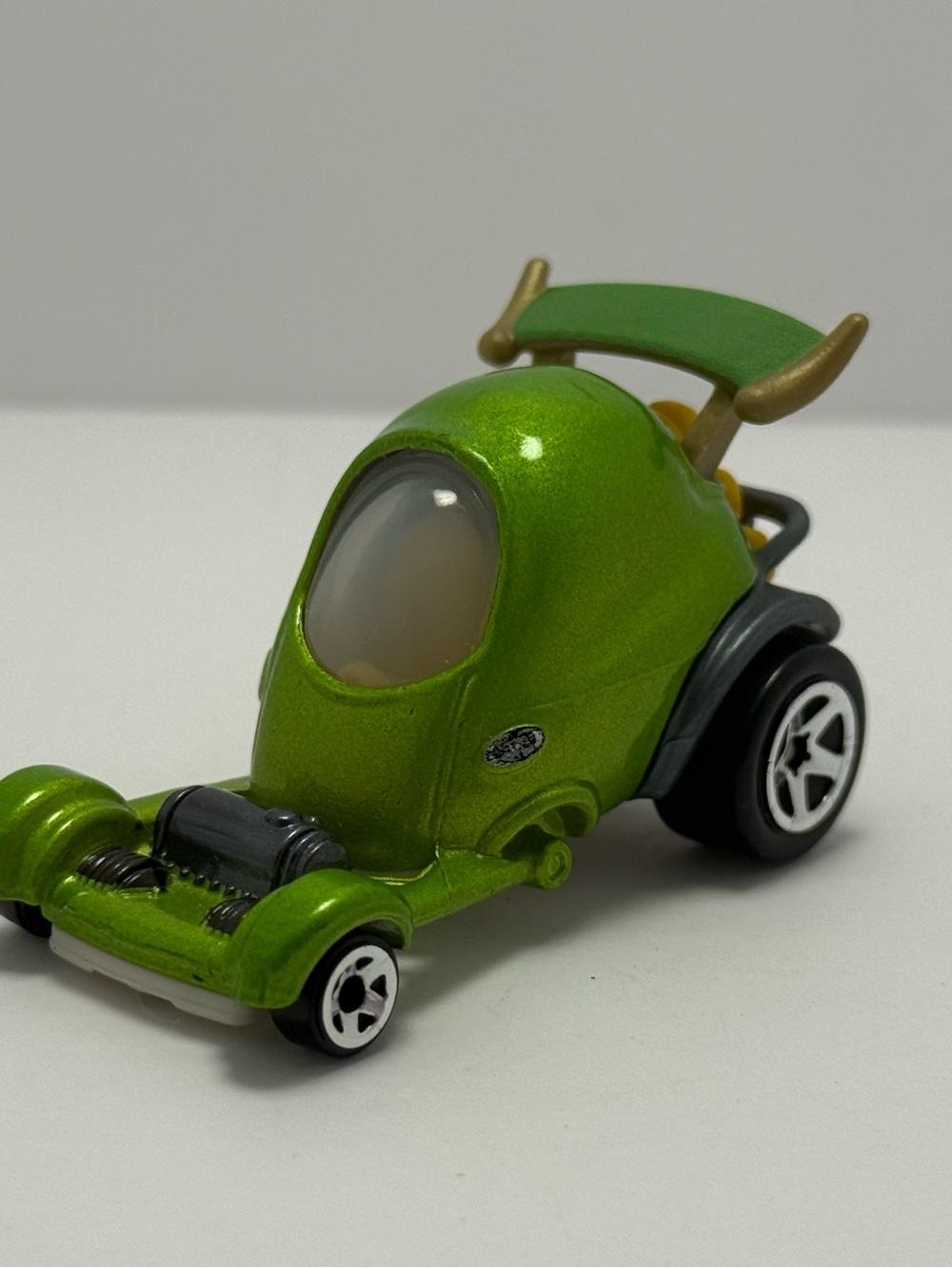 Hot Wheels 2017 Disney Pixar Monsters Inc Mike Wazowski Car (TC25)